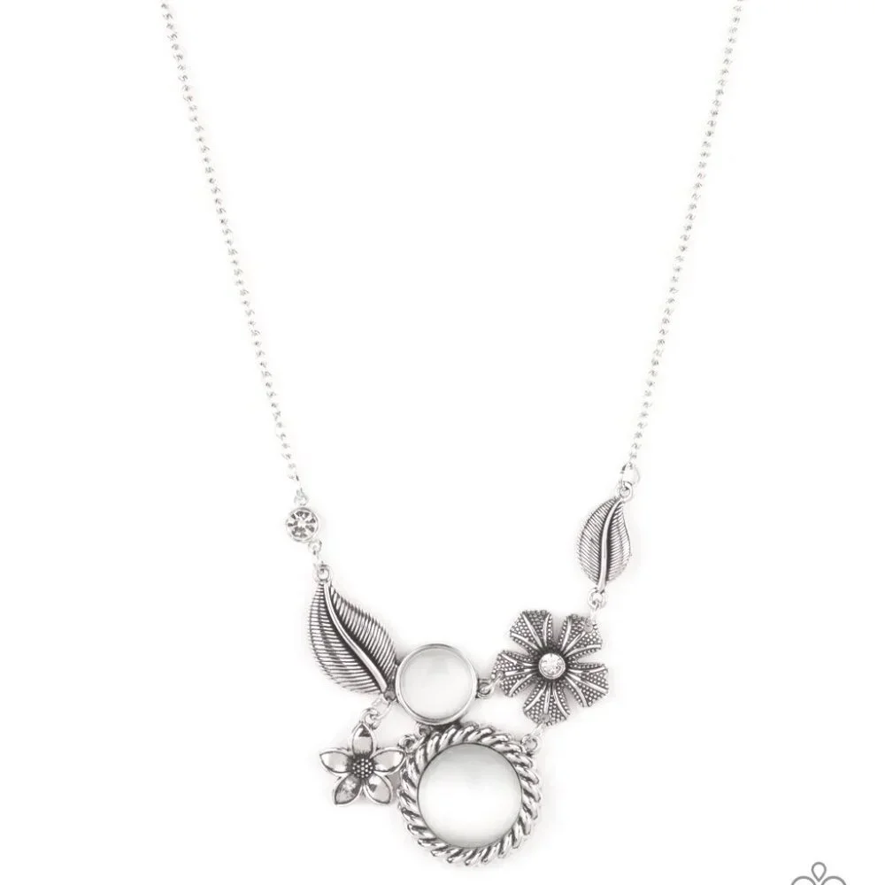 Paparazzi Jewelry Accessories - Exquisitely Eden - White Necklace - Vintage - Picture 5 of 6